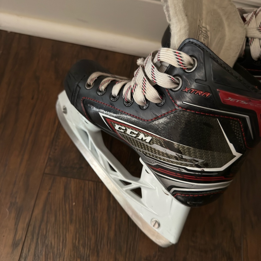 CCM Kids Hockey Skates – Hard-to-Find Size 2.5 – Used, Great Condition - Picture 5 of 14